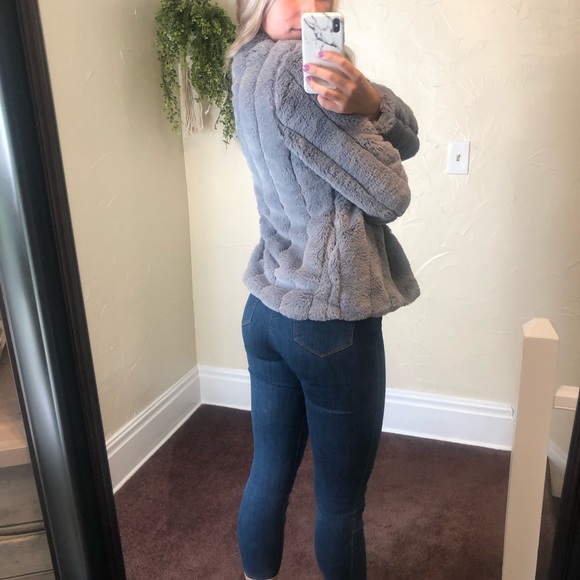 Keep Me Cozy Faux Fur Jacket - Picture 4 of 5